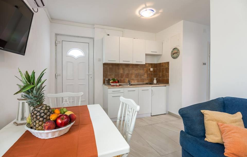 Apartments Dora Vantacici Eksteriør bilde
