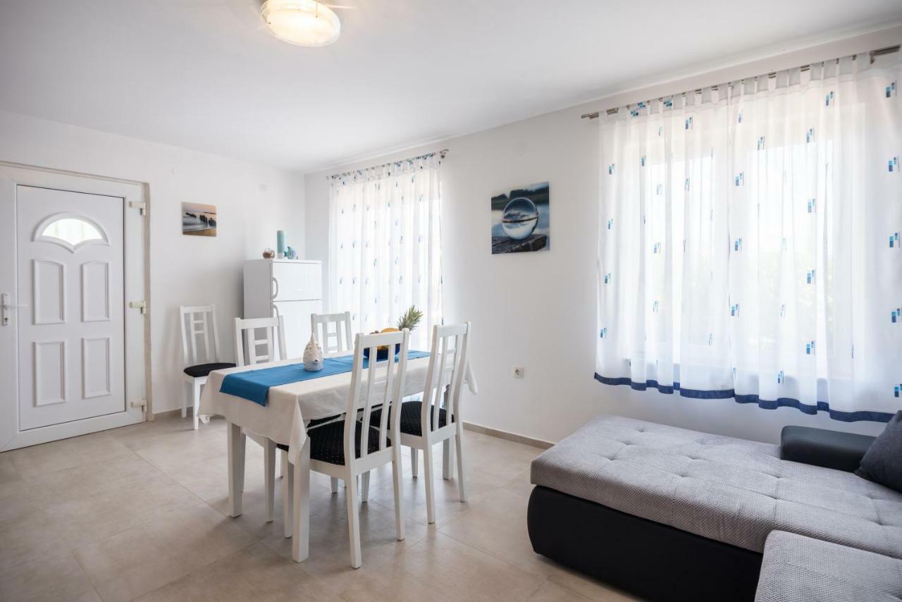 Apartments Dora Vantacici Eksteriør bilde