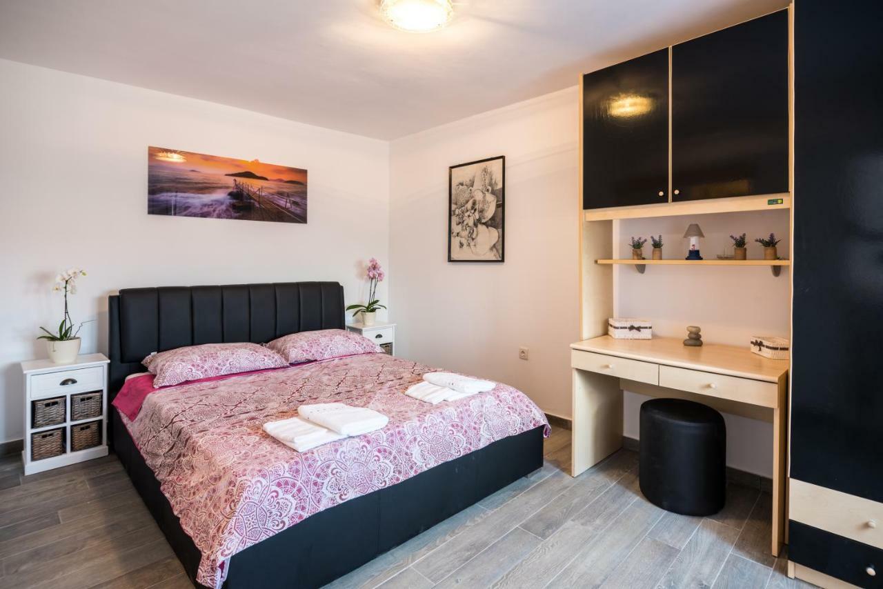 Apartments Dora Vantacici Eksteriør bilde