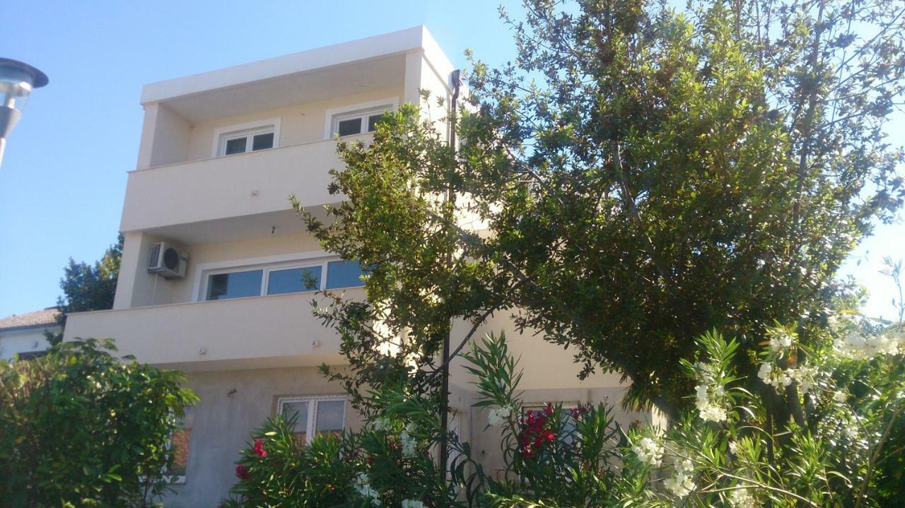 Apartments Dora Vantacici Eksteriør bilde